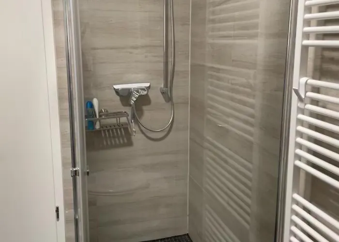 Schoenwalde A 度假居 *